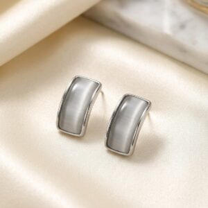 Lunar Curve Studs
