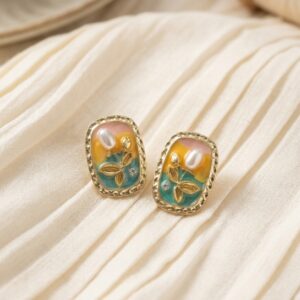 Secret Garden Pearl earring