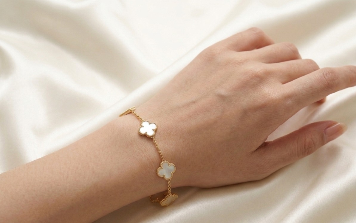 Clover Charm Bracelet for Women – Adjustable Lucky Chain Bracelet - Image 3