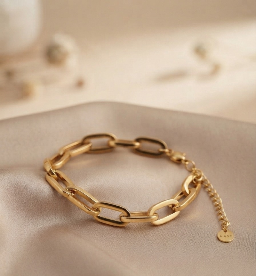Classic Gold Link Bracelet - Image 2
