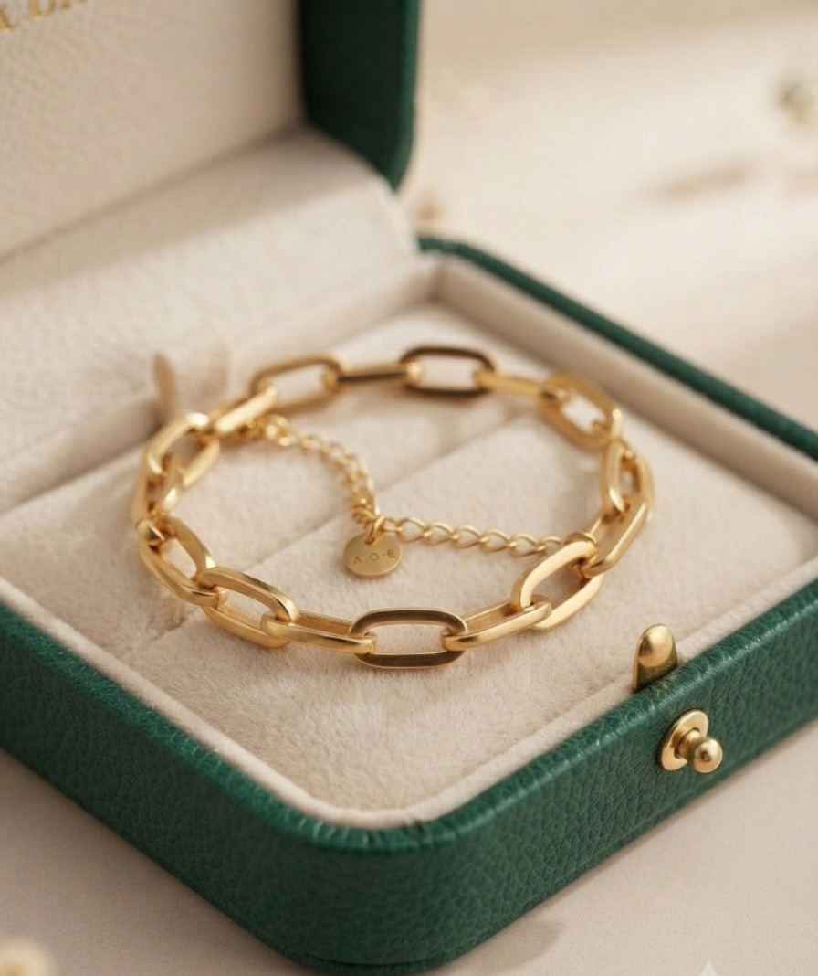 Classic Gold Link Bracelet - Image 3